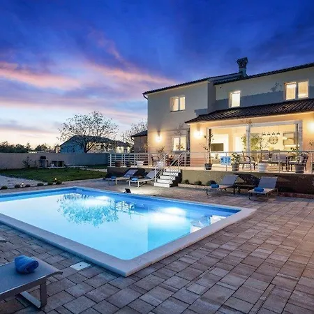 Camelie Villa Barban