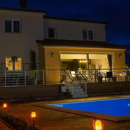 Camelie Villa Barban